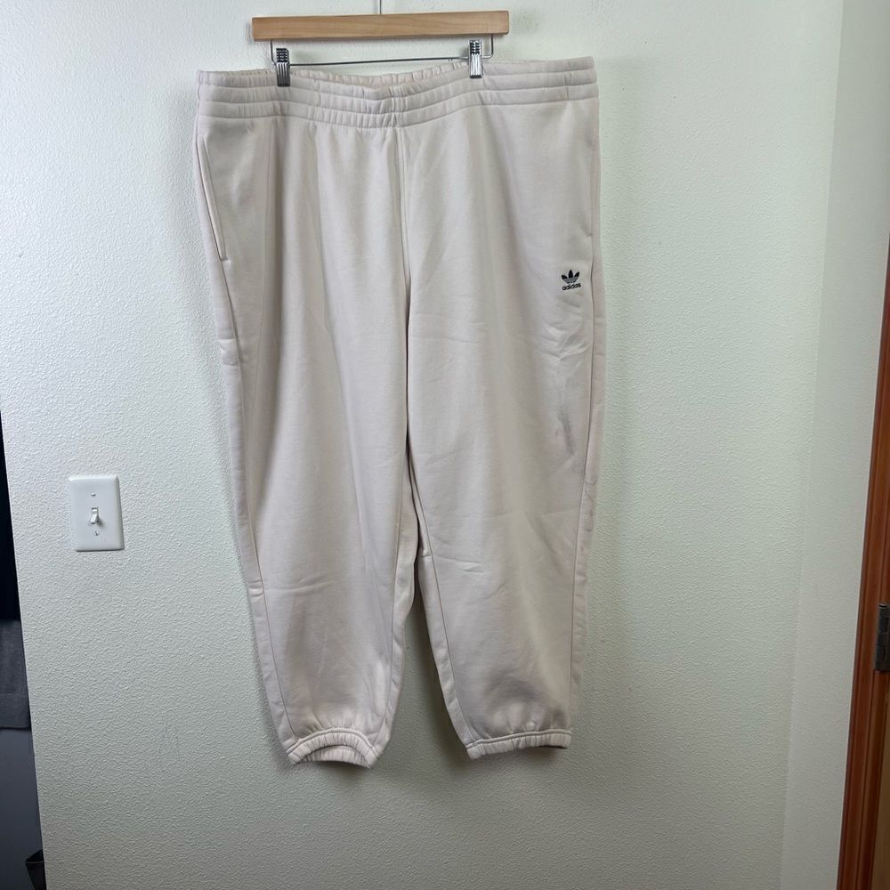 Adidas ESSENTIALS FLEECE JOGGERS (PLUS SIZE) - Picture 3 of 11